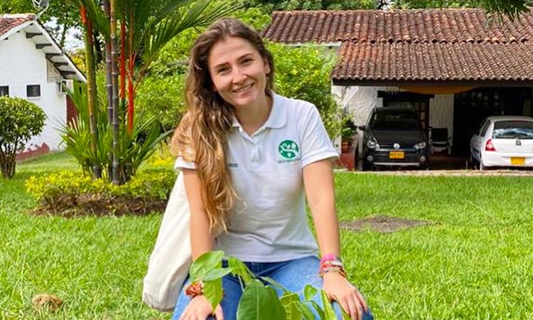 Alexa de León, la joven que quiere reforestar Neiva ¡Lleva más de 700 árboles sembrados!