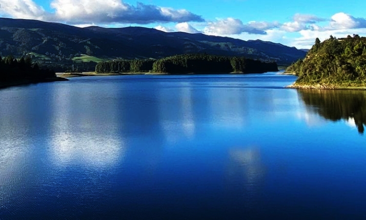Lagunas, represas y embalses cerca de Bogotá que puedes visitar con facilidad