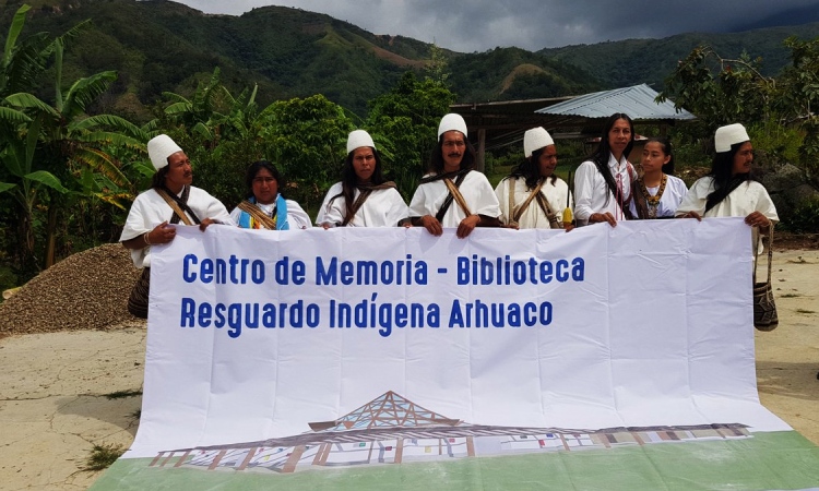 Indígenas colombianos arhuacos fundan su propia biblioteca para preservar su historia