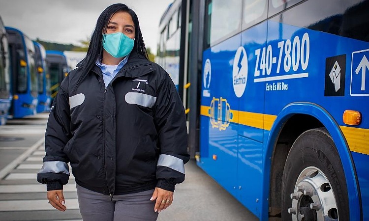 En Bogotá se abre convocatoria para formar y emplear a 450 mujeres conductoras