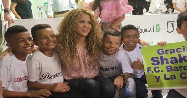 ¡De Colombia para el mundo! Shakira lleva 22 años ayudando a niños de