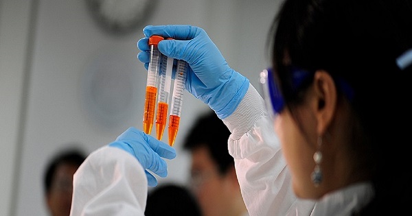 Universidad de Oxford retomó ensayos clínicos de su vacuna contra el coronavirus
