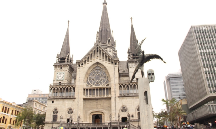 Colombia tiene su propia catedral de "Notre Dame" y también sufrió un incendio hace más de 90 años