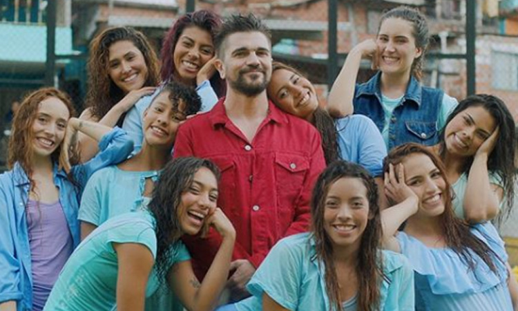 De esta manera Juanes trabaja por los niños víctimas del conflicto del país