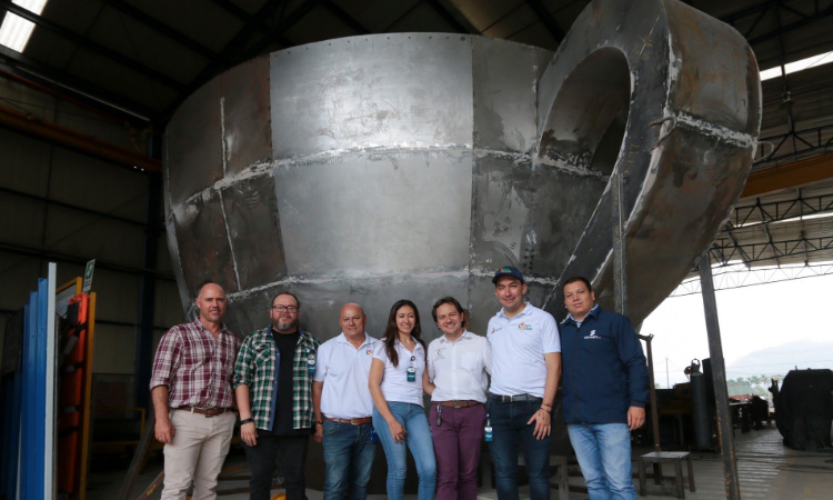 En Caldas se fabricó la taza de café más grande del mundo ¡Van por dos nuevos Guinness Récords!