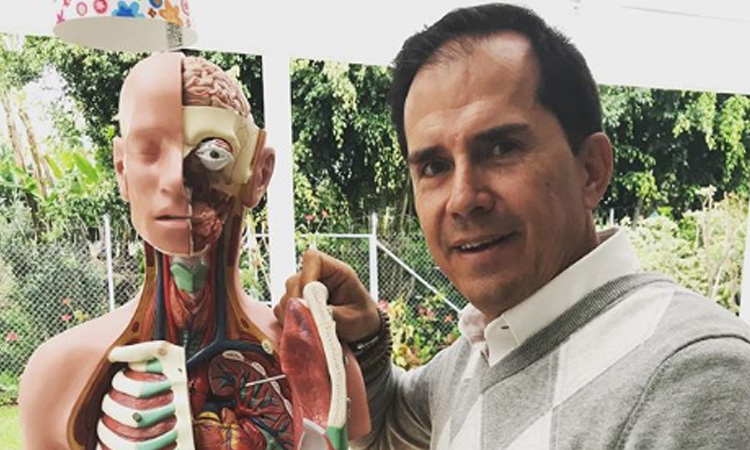 Doctor Rojas, el médico colombiano que condujo un programa en Discovery Channel y Home & Health