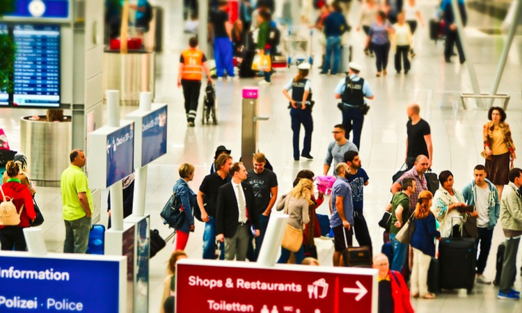 Aeropuerto de San Francisco es el primero en prohibir la venta de agua en botellas de plástico