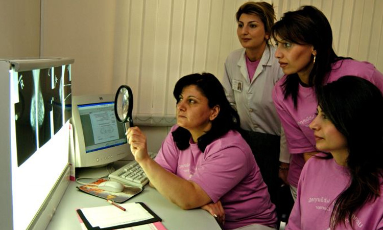 Estudiante colombiano creó un dispositivo para detectar el cáncer de mama sin necesidad de radicación