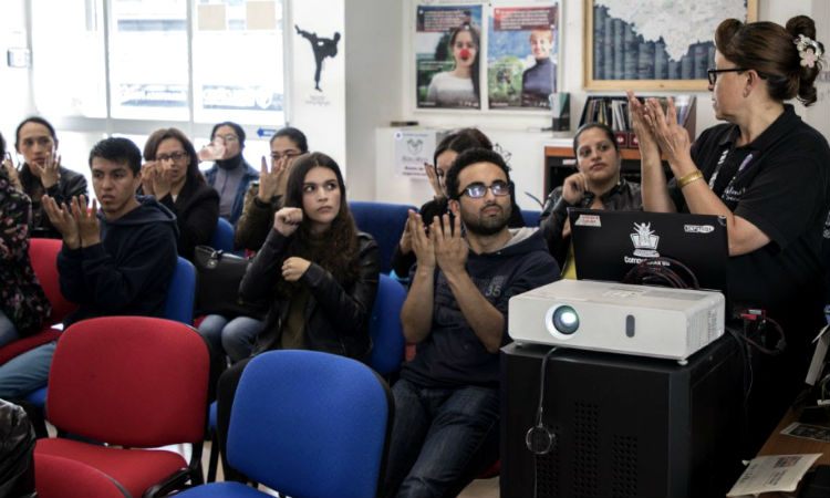 Talleres gratuitos de lenguaje de señas aportarán a la construcción de una Colombia incluyente