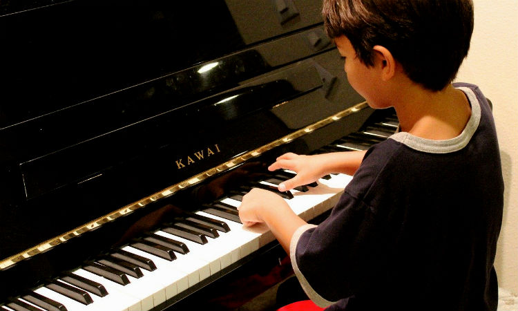 Niño colombiano entre los mejores pianistas de Latinoamérica, ¡solo tienen 7 años!