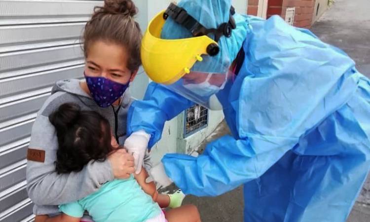 Vacunas gratis y a domicilio para que los niños no abandonen la cuarentena en Bogotá