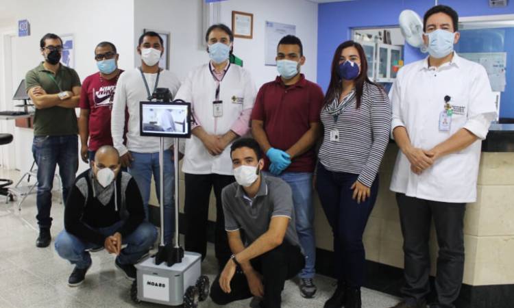Investigadores del SENA crean robot que atiende pacientes contagiados con COVID-19