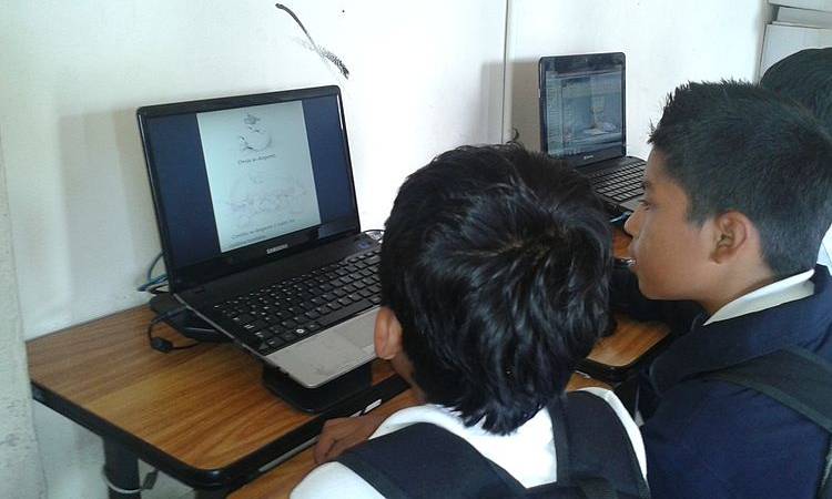Dos familias buscan computadores para las clases de sus hijos ¡Conoce sus historias!