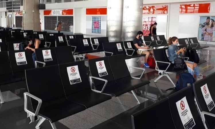 Permiten reapertura de aeropuertos restaurantes e iglesias en Colombia pero hay condiciones