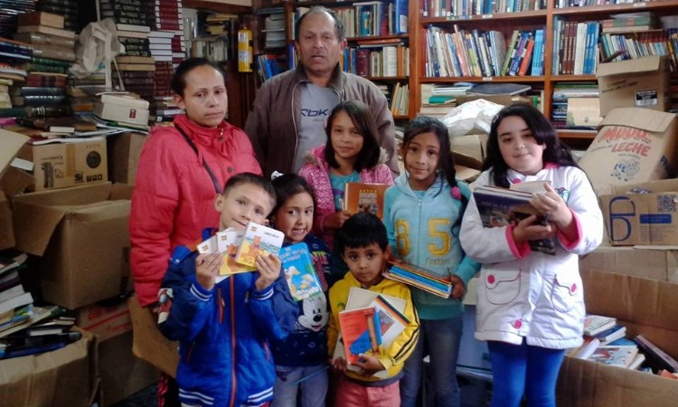 El colombiano que recolecta libros de la basura_ ha salvado más de 50 mil ejemplares