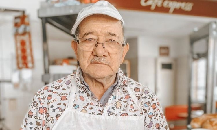El anciano panadero que se convirtió en una personalidad de las redes sociales
