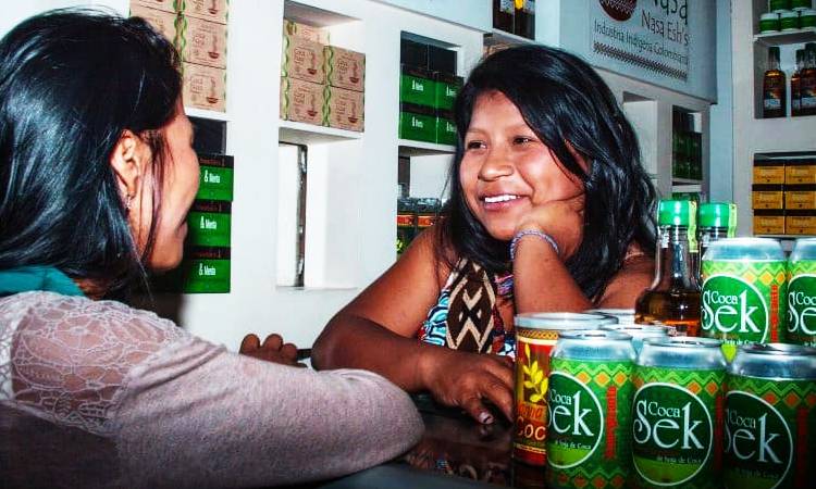 La indígena que cambió la imagen de la hoja de coca, ¡hasta le ganó a Coca Cola!
