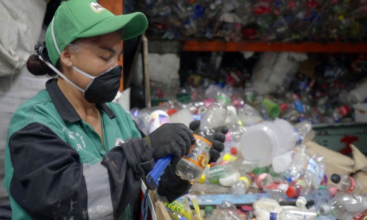 Desde enero de 2021 los colombianos deberán usar estas bolsas de colores para reciclar