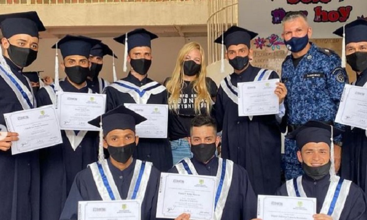 ¡Bien hecho! 17 reclusos se graduaron de diplomado, gracias al apoyo de Johana Bahamón