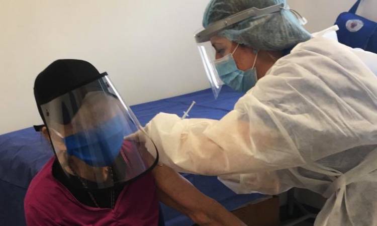 Aprueban la primera vacuna contra el COVID-19 y en Colombia se aplicaría gratis