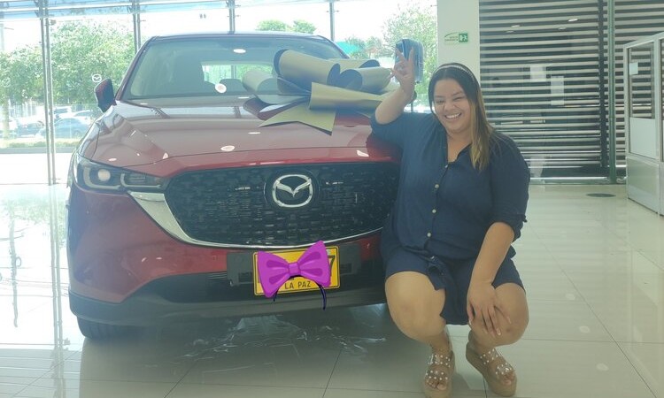 Emprendedora se compró el carro de sus sueños vendiendo raspados