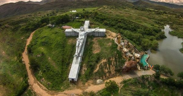 El crucifijo más grande del mundo está en Colombia