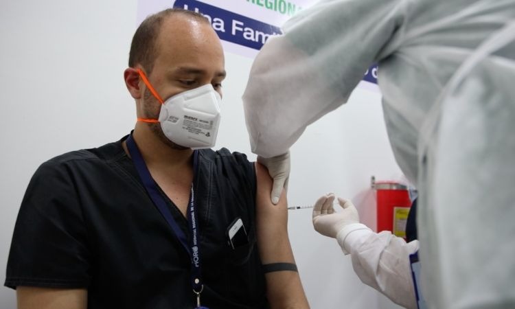 Empresarios piden que los dejen apoyar el proceso de vacunación en Colombia