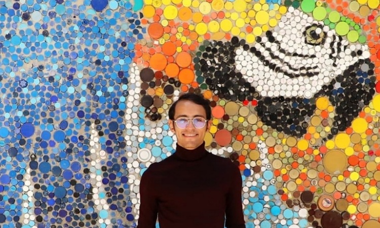 Artista hizo el eco-mural más grande de Latinoamérica, usó 200 mil tapas de plástico