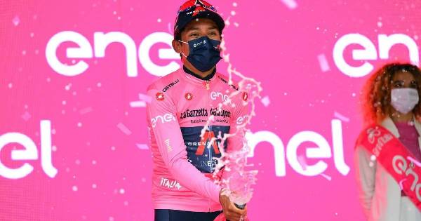 Egan Bernal gana la etapa reina y sigue de líder en el Giro de Italia ...