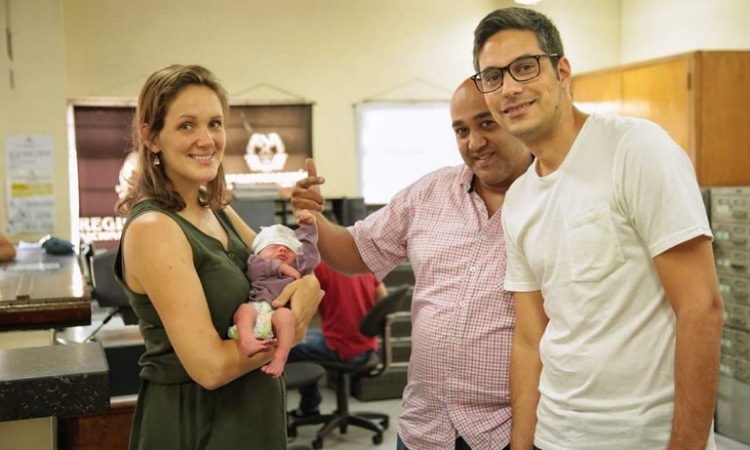 Padres podrán elegir el orden de los apellidos de los recién nacidos en Colombia