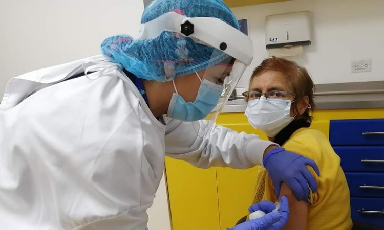 Contemplan abrir la vacunación para todas las edades en Colombia