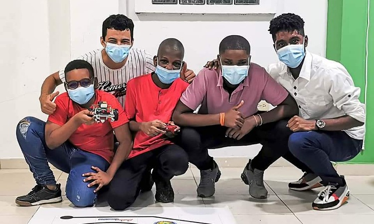 Jóvenes de la Escuela Robótica de Chocó ganan competencia internacional
