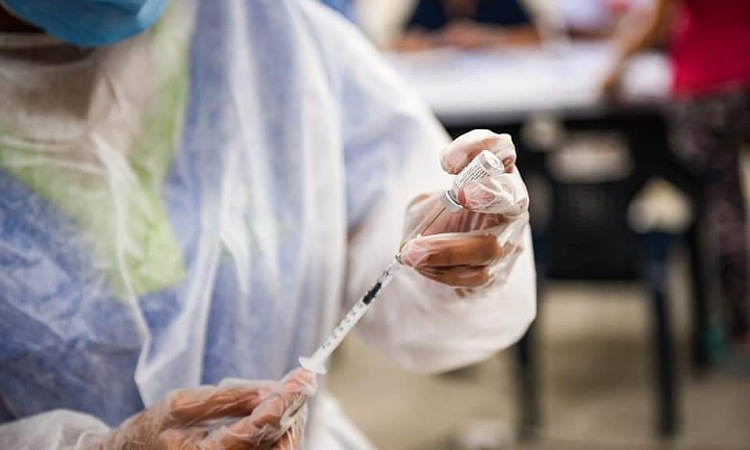 Colombia busca fabricar vacunas de Sinovac para impulsar la investigación en el país
