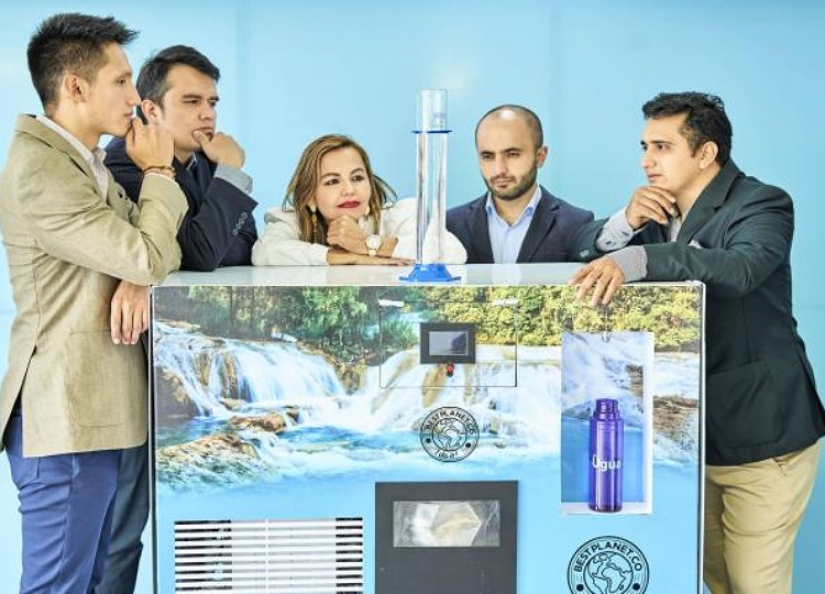 Colombiana crea máquina que convierte la humedad de la atmósfera en agua pura