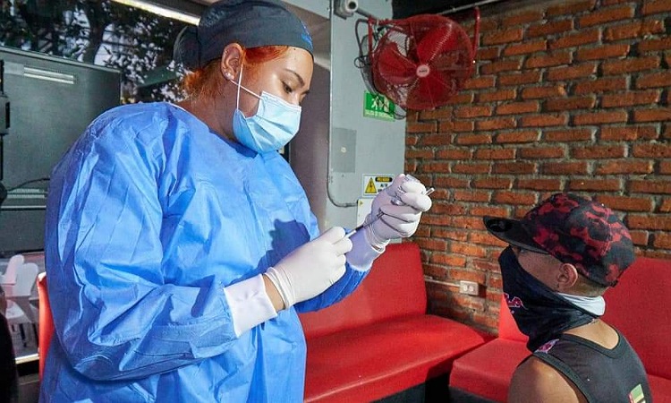 Colombia recibirá 957.600 vacunas de AstraZeneca donadas por España