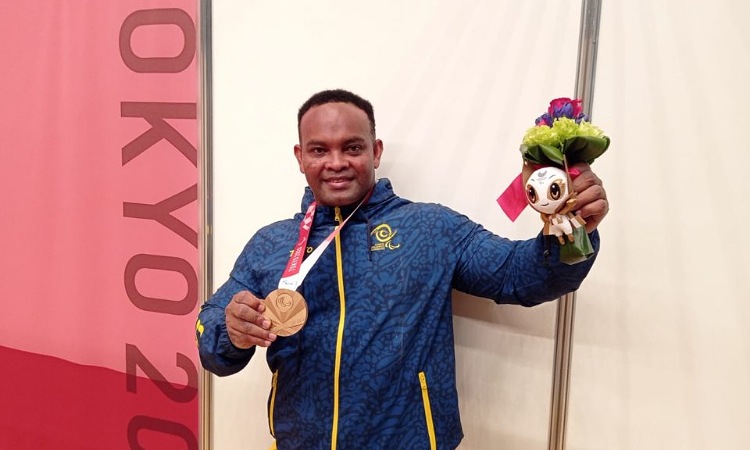 Fabio Torres le da a Colombia la primera medalla en Parapowerlifting en unos Paralímpicos