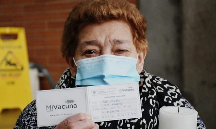 Estudio en Colombia reveló que la vacunación evita en más del 70% los decesos por COVID