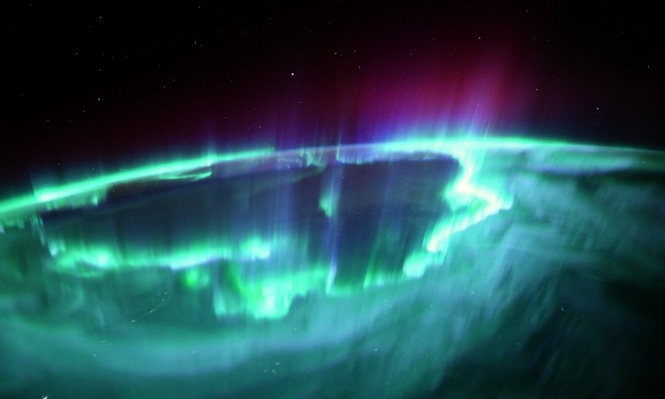 Astronauta capta la aurora boreal más iluminada, desde el espacio ¡Maravillosa!