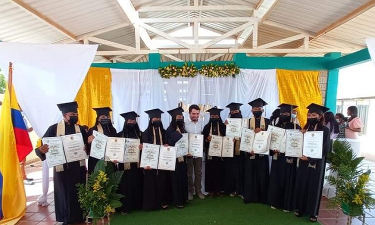 La histórica graduación de jóvenes wayuu en colegios de la Alta Guajira