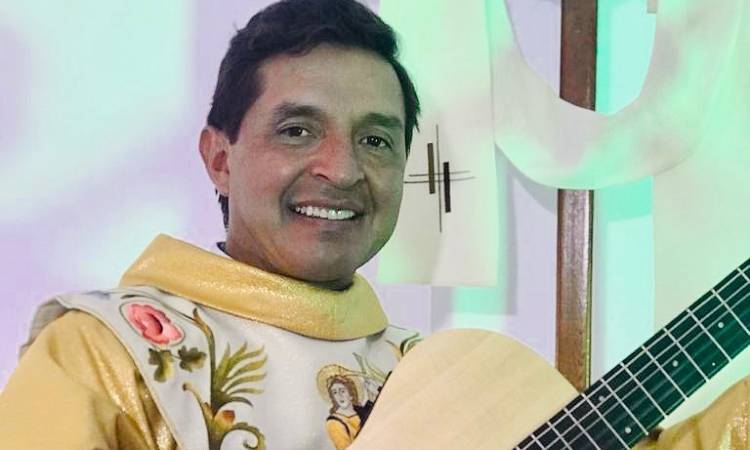 Padre 'Chucho’ se reunió con humorista de Sábados felices para orar