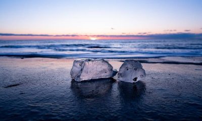 Así es la playa donde se juntan la nieve, la arena y el mar