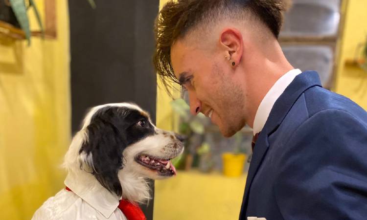 Colombiano celebra su graduación de Medicina junto a su perro