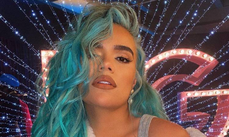 La sorpresa de Karol G a fan que no pudo ir a su concierto por pagar su maestría