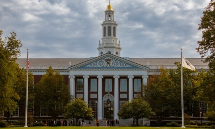 La Universidad de Harvard ofrece más de 145 cursos virtuales gratis