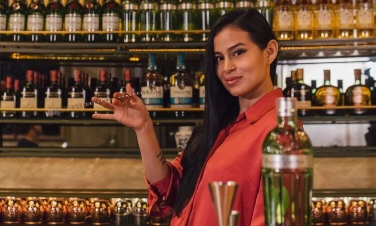 La primera mujer que representará a Colombia en el concurso mundial de bartenders