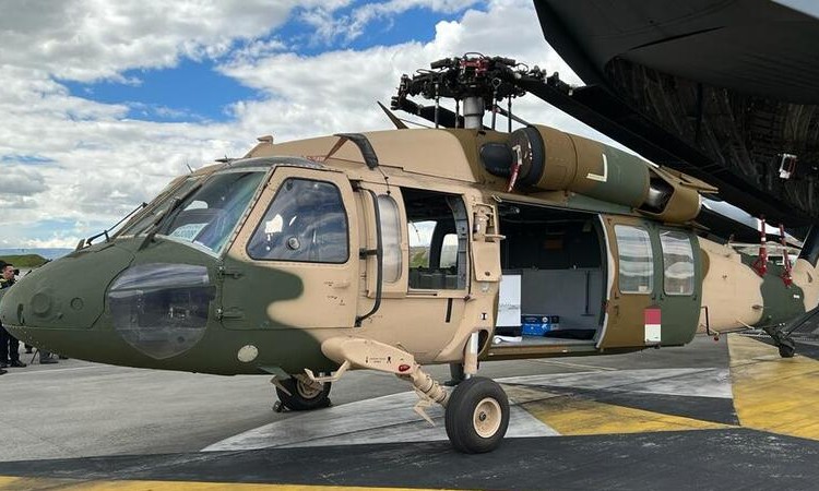 EE. UU. entrega a Colombia 12 helicópteros para combatir la deforestación