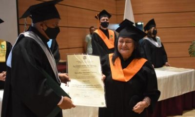 Ella es Noralba Garzón, la mujer que a sus 77 años se graduó como licenciada