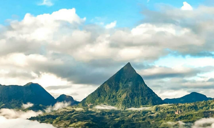 La pirámide natural más alta del mundo queda en Colombia