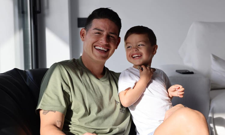 James Rodríguez derrite en redes posando con su hijo Samuel