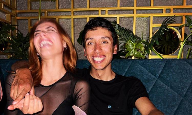 Egan Bernal explotó las redes con románticas fotos con su novia